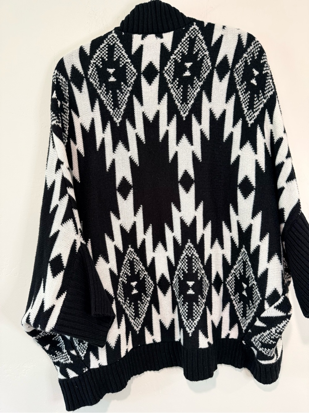 Maurices Black White Aztec Open Front Cardigan Sweater Size 1 M L Boho - Picture 7 of 9